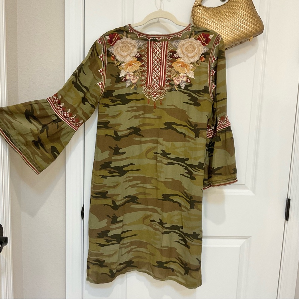 Johnny Was Workshop Silk Embroidered Camo Dress Size M, EUC - Picture 6 of 9
